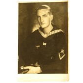 Retrato fotográfico del marinero alistado de la Kriegsmarine, con un parche de ingeniero de ordenanzas.